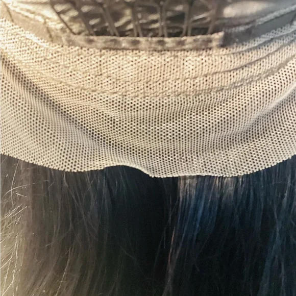 Sleek straight hundred percent human wigs for women. - Picture 8 of 10